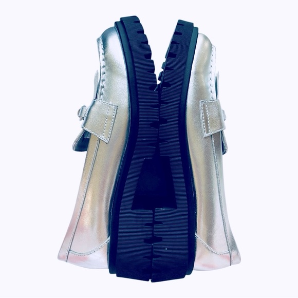 NWT Faux Leather Metallic Silver Chunky Heel Loafer. Size 8-1/2 - Picture 10 of 10